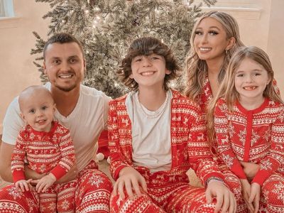 Lyle Thomas, Ellie Jade, Nikkole, Kyle, and Bodhi John Ledda are all wearing Christmas jumpers.